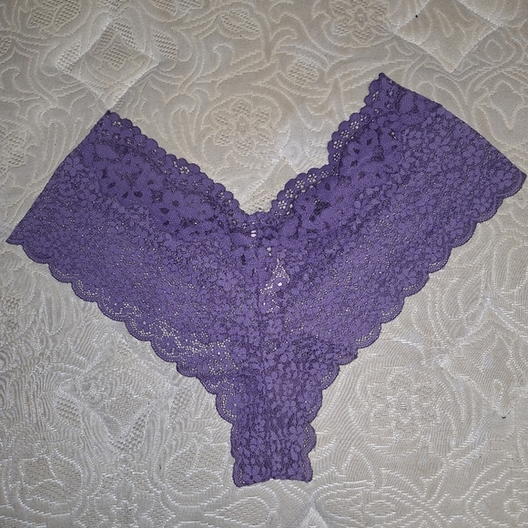 A bundle of 4 pairs of ladies' large panties. Sexy, comfortable, lingerie - Picture 9 of 15